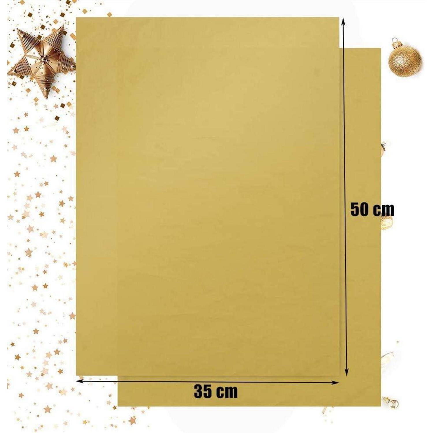 Ein Blatt Goldpapier, das 35 cm breit und 50 cm hoch misst, mit dekorativen Sternen und Ornamenten, die es umgeben.
