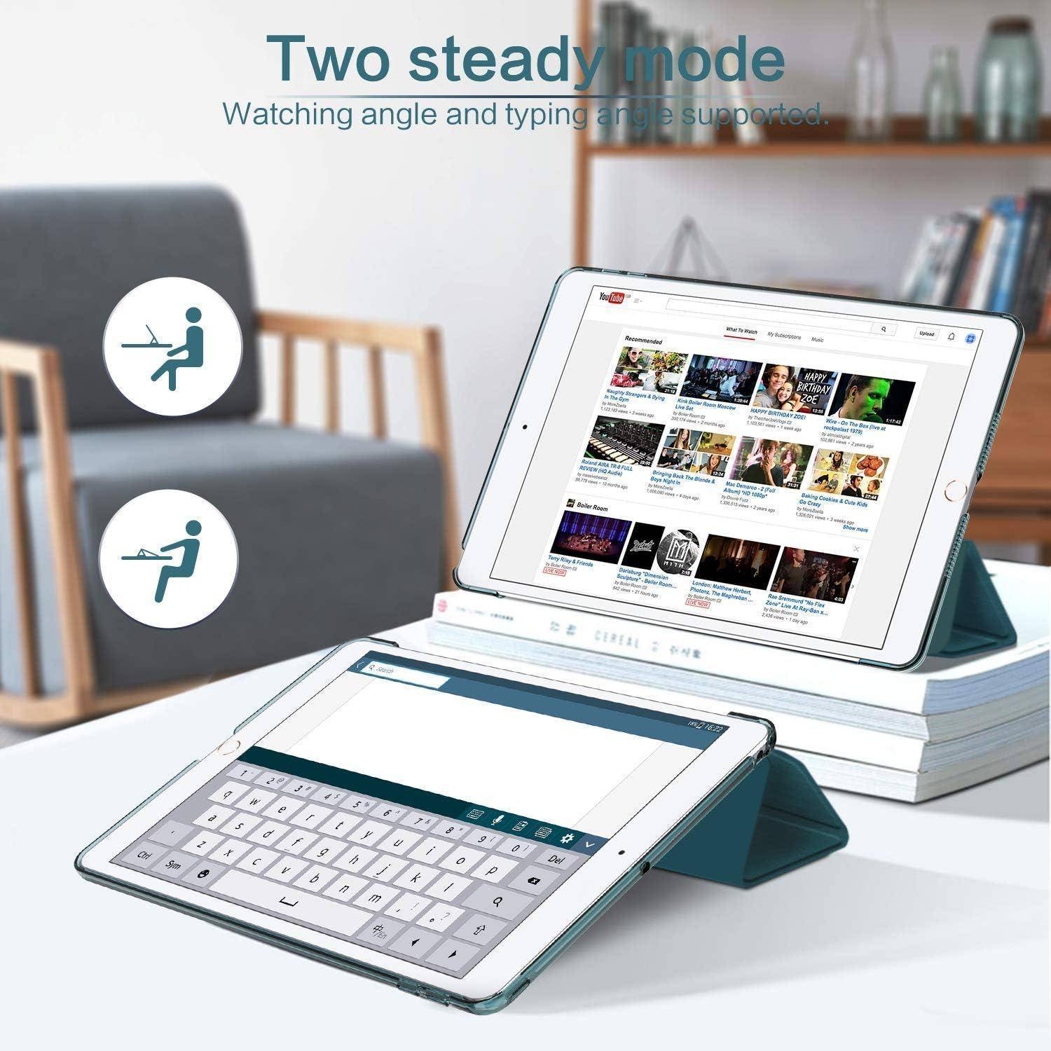 Tablet auf einem Tisch mit einer Couch im Hintergrund, der zwei Standmodi zeigt: einen für die Videoansicht und einen zum Tippen.