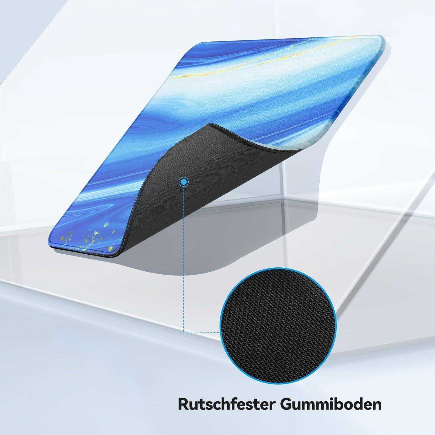 Eine Mausunterlage mit einem blauen abstrakten Design, die eine Nahaufnahme der rutschfesten Gummioberfläche zeigt. Etikett liest: 'Rutschfester Gummiboden'.