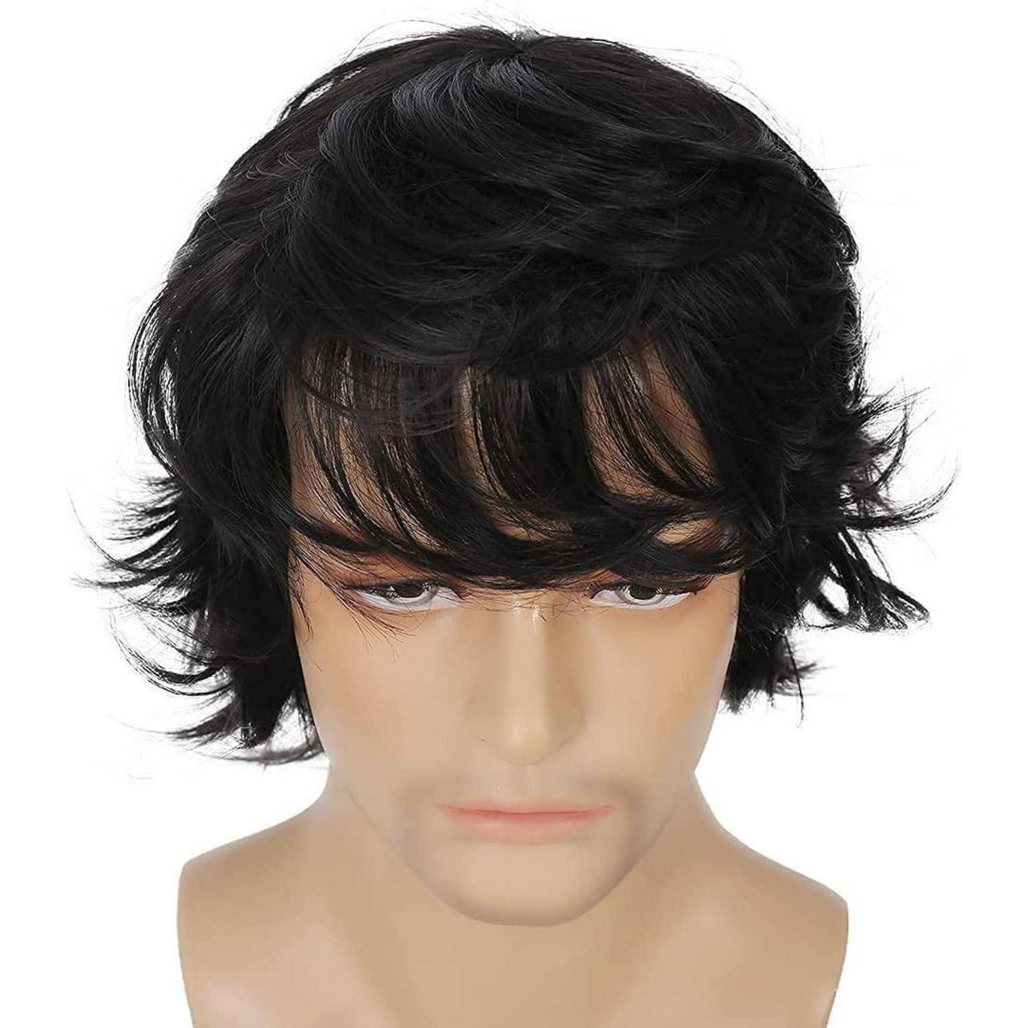Ein Mannequinkopf, der eine kurze, gewellte schwarze Perücke mit geschichteten Pony zeigt.