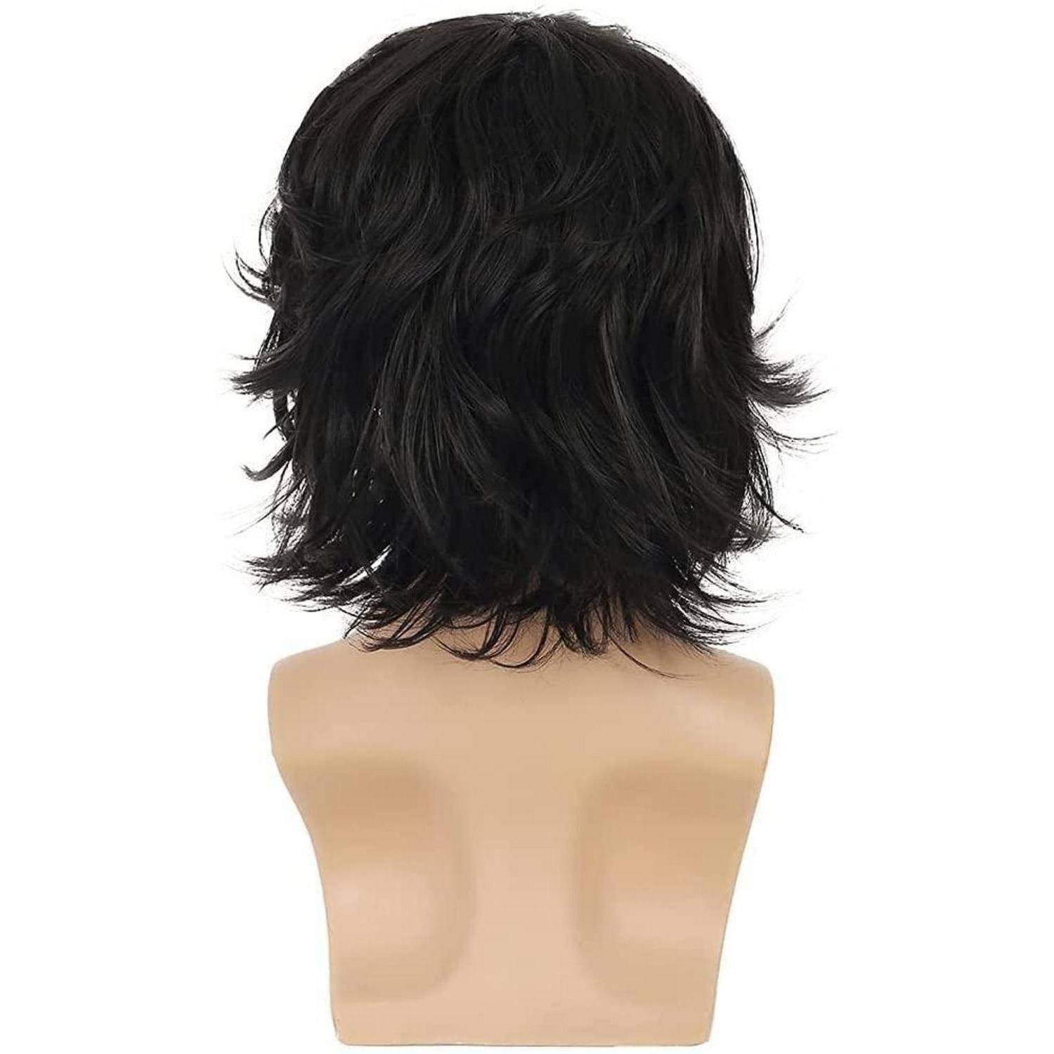 Ein Mannequinkopf mit einer kurzen, dunklen, gewellten Perücke, von hinten ausgestellt.