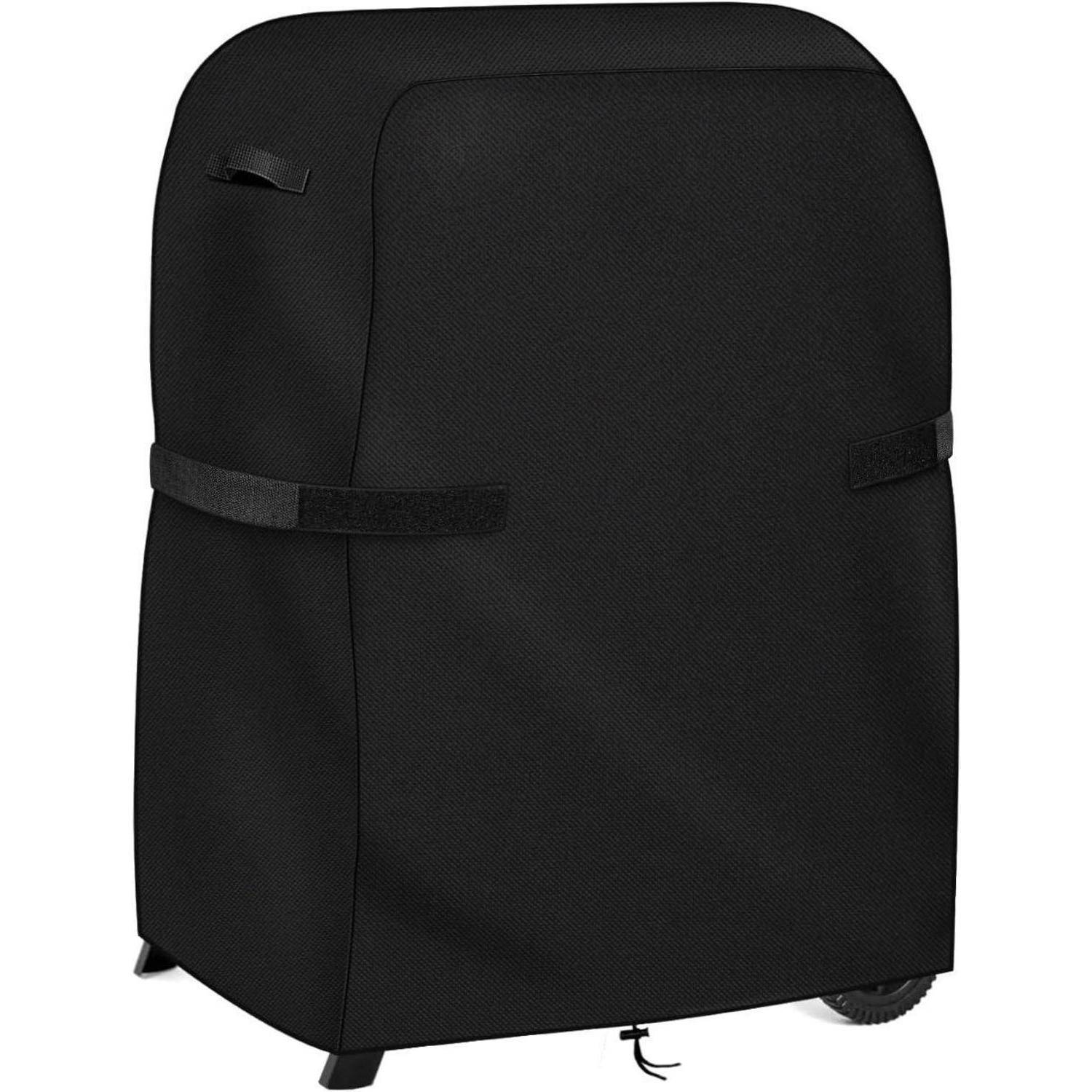 Eine schwarze Outdoor-Grillabdeckung passt über einen Grill, mit Riemen, die sie befestigen, und Rollen, die unten sichtbar sind.