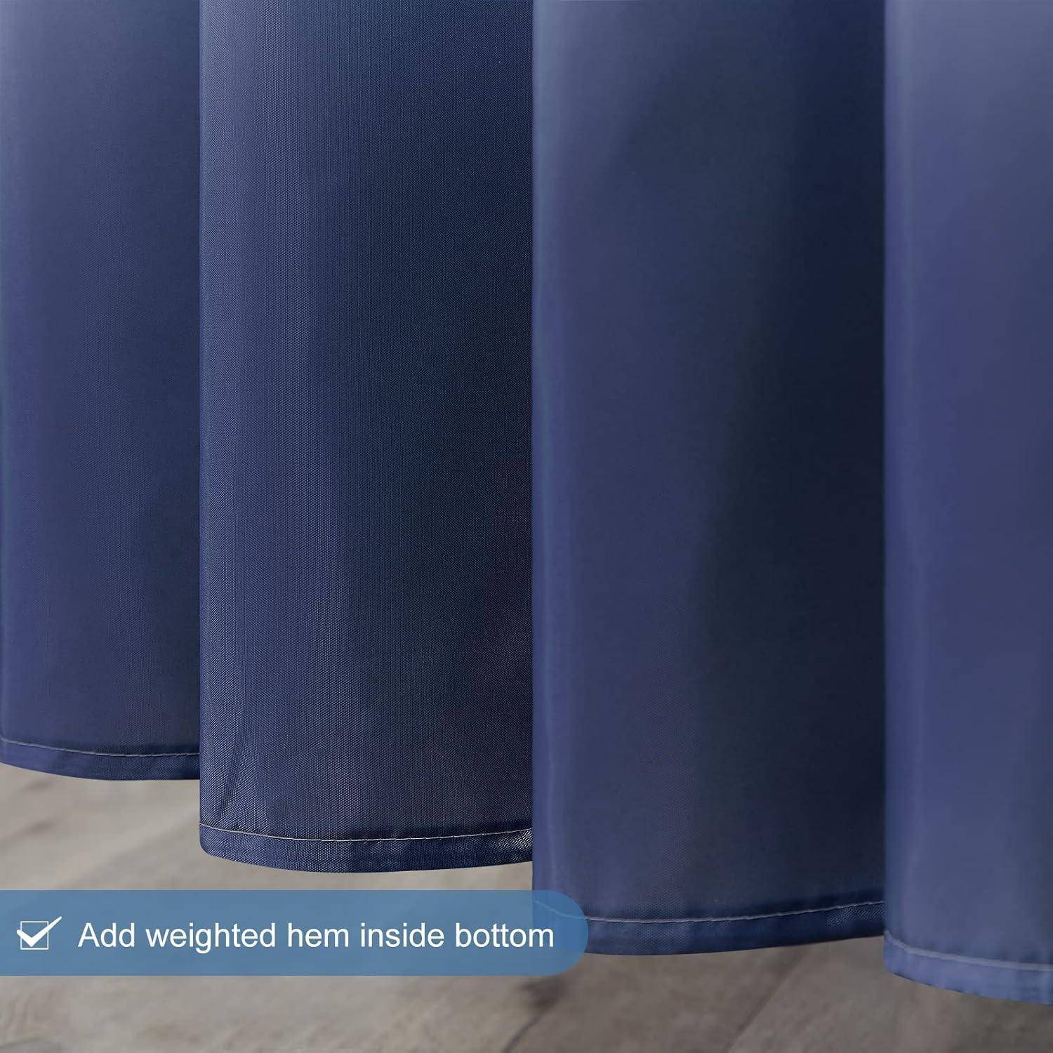 Detailaufnahme von blauen Vorhängen mit beschwերtem Saum für besseren Fall. Text lautet: Beschwerten Saum innen am unteren Rand anbringen.