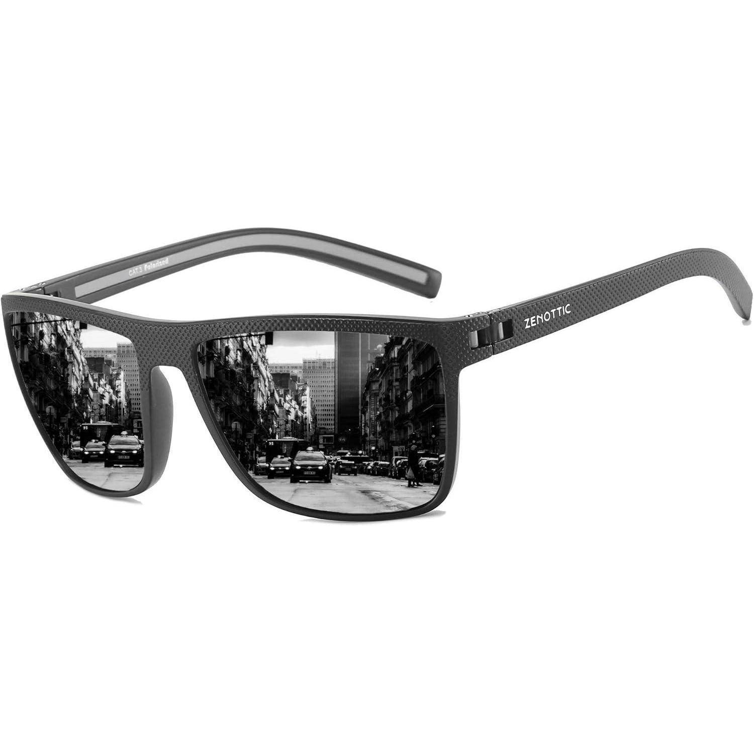 Schwarze Sonnenbrille mit Straßenreflexionen einer Stadt, auf deren Gläsern Autos und Gebäude in Graustufen zu sehen sind.