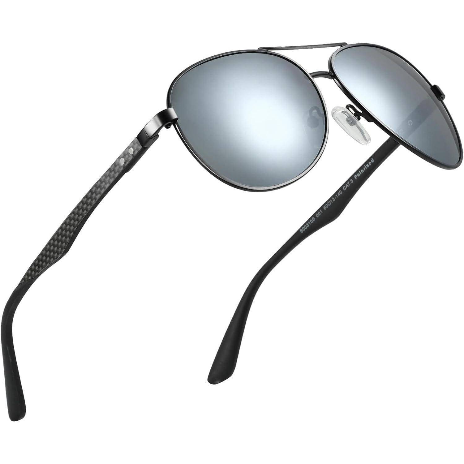 Ein Paar elegante Pilotensonnenbrille mit verspiegelten Gläsern und schwarzen Rahmen, diagonal präsentiert und ihre stilvolle Gestaltung zur Schau stellend.
