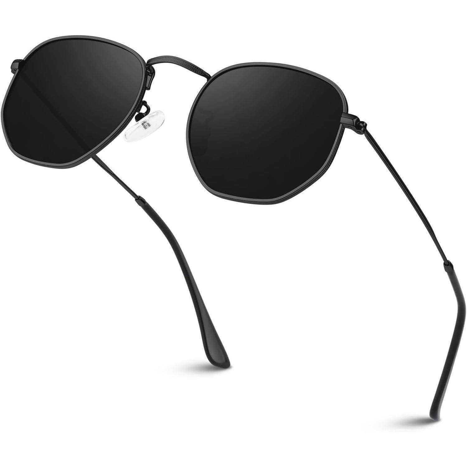 Schwarze runde Sonnenbrille mit dünnem Metallgestell und dunkel getönten Gläsern, schräg von der Seite gezeigt.