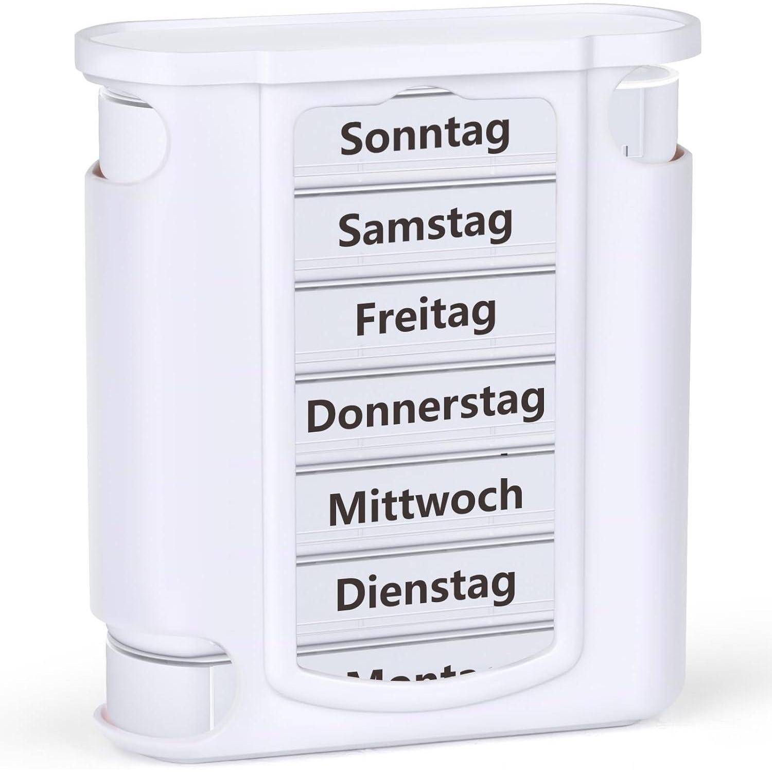 Ein weißer Pillendosierer mit Beschriftung der Wochentage auf Deutsch: Sonntag, Samstag, Freitag, Donnerstag, Mittwoch, Dienstag, Montag.