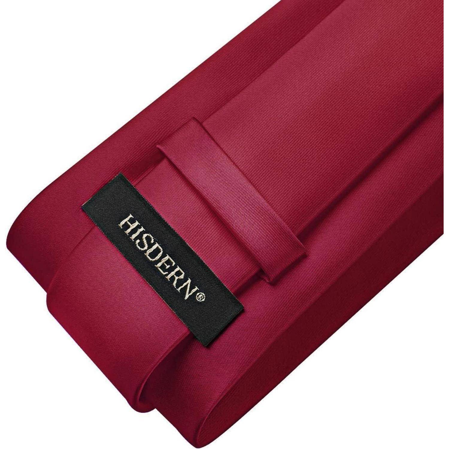 Eine rot-seidene Krawatte, ordentlich gefaltet, mit einem 'HISDERN'-Etikett, welches einen eleganten und formellen Stil betont.