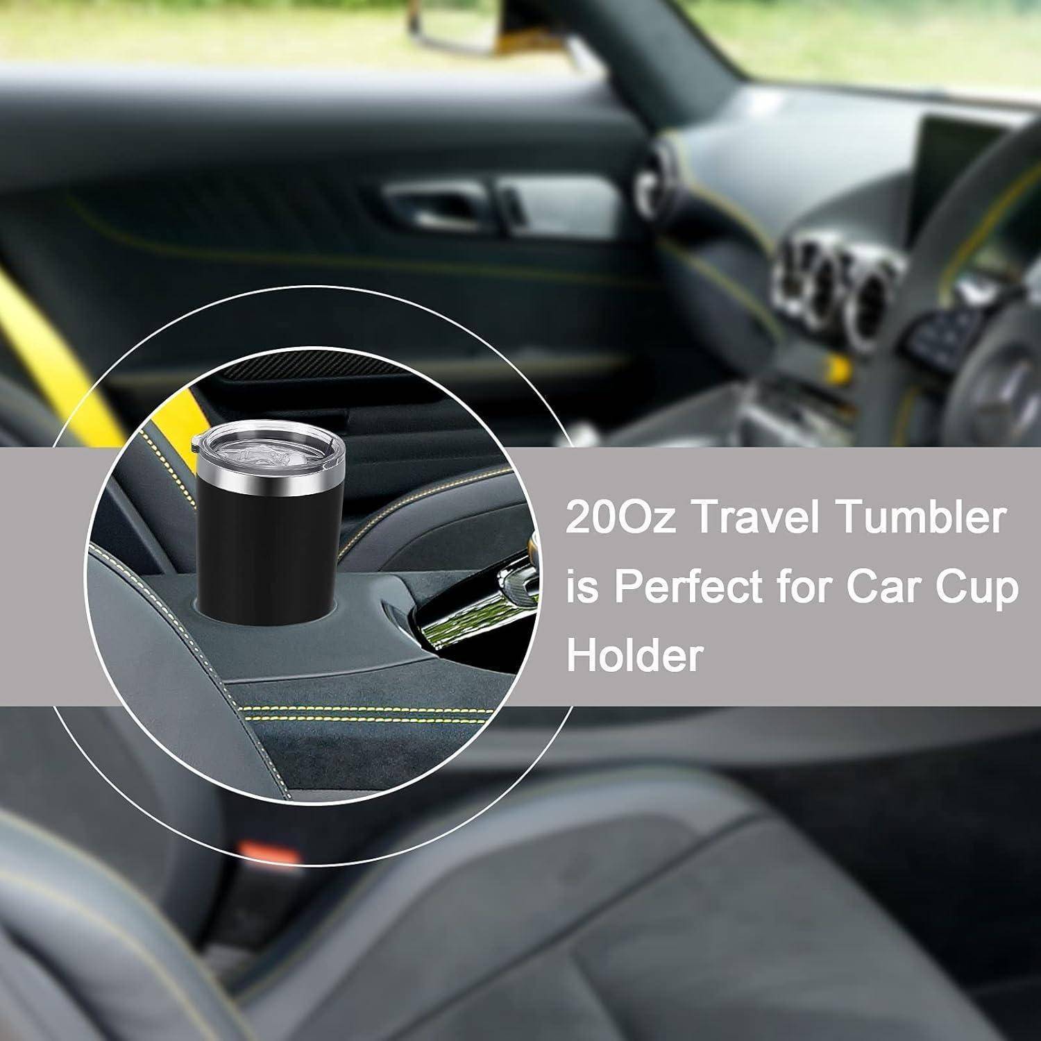Ein 20-Unzen-Reisebecher passt perfekt in einen Getränkehalter im Auto und unterstreicht die Praktikabilität für Autofahrten.