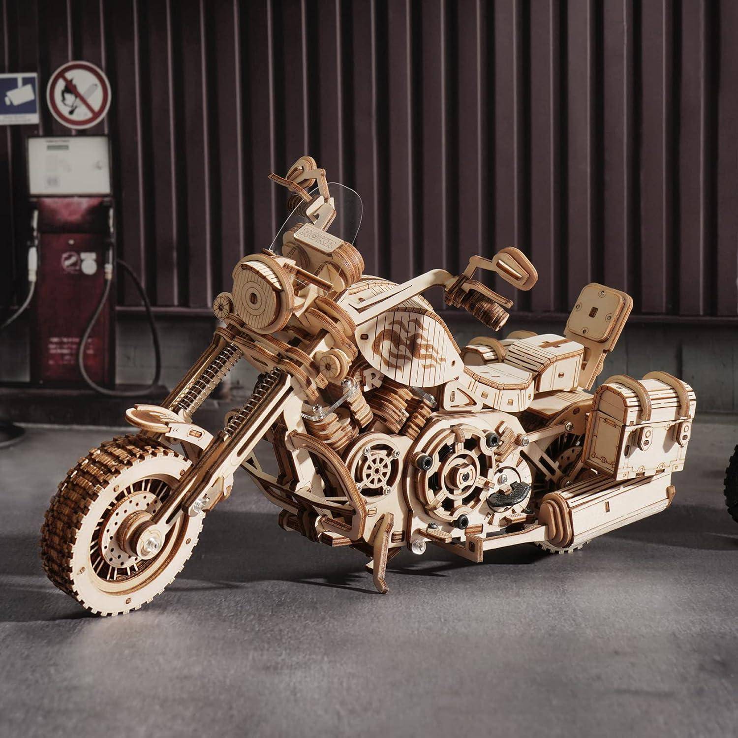 3D Puzzle Holzmodell Cruiser Motorrad mit Federantrieb
