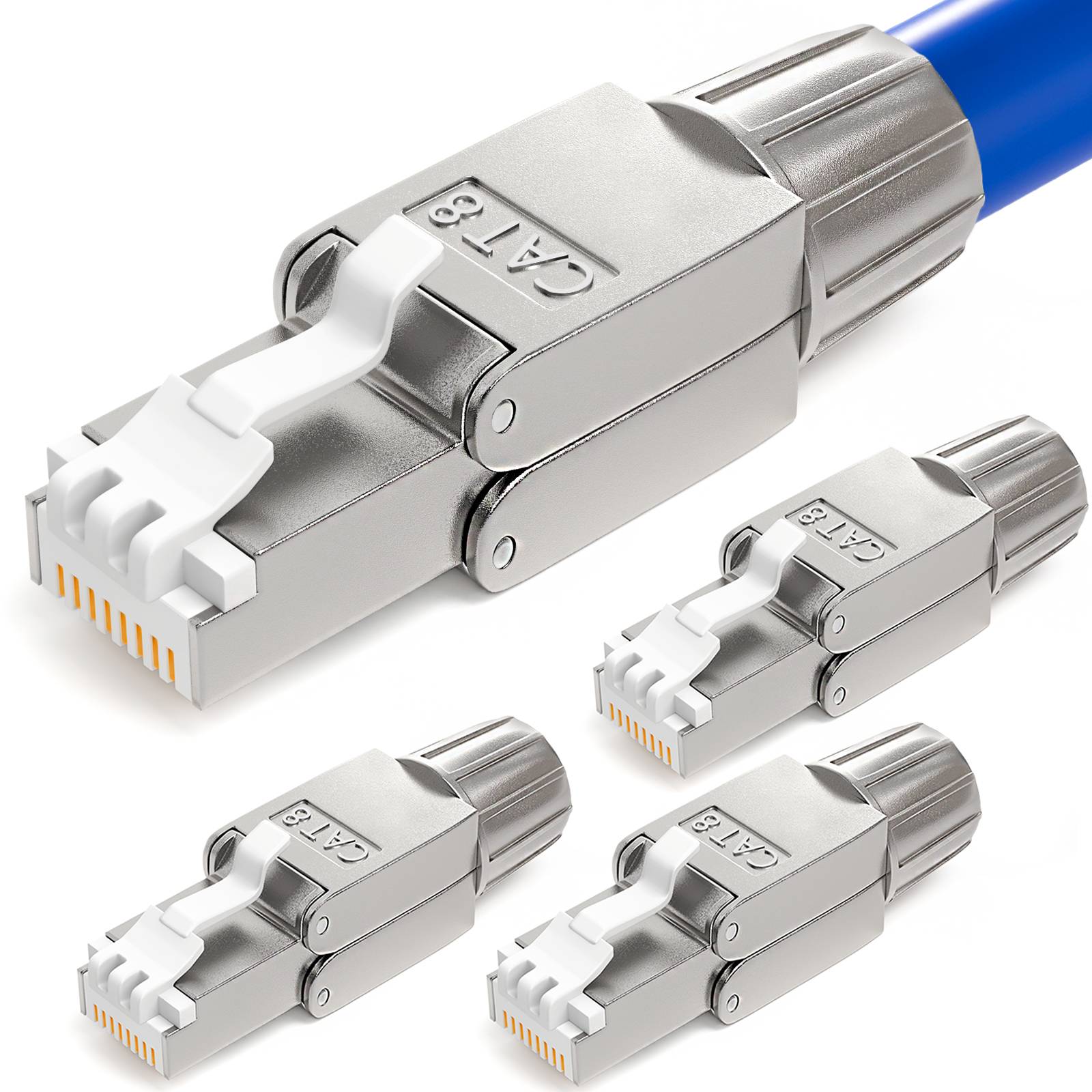 Vier CAT8 Ethernet-Kabelstecker, mit einer großen Nahaufnahme und drei kleineren Schrägansichten auf weißem Hintergrund.