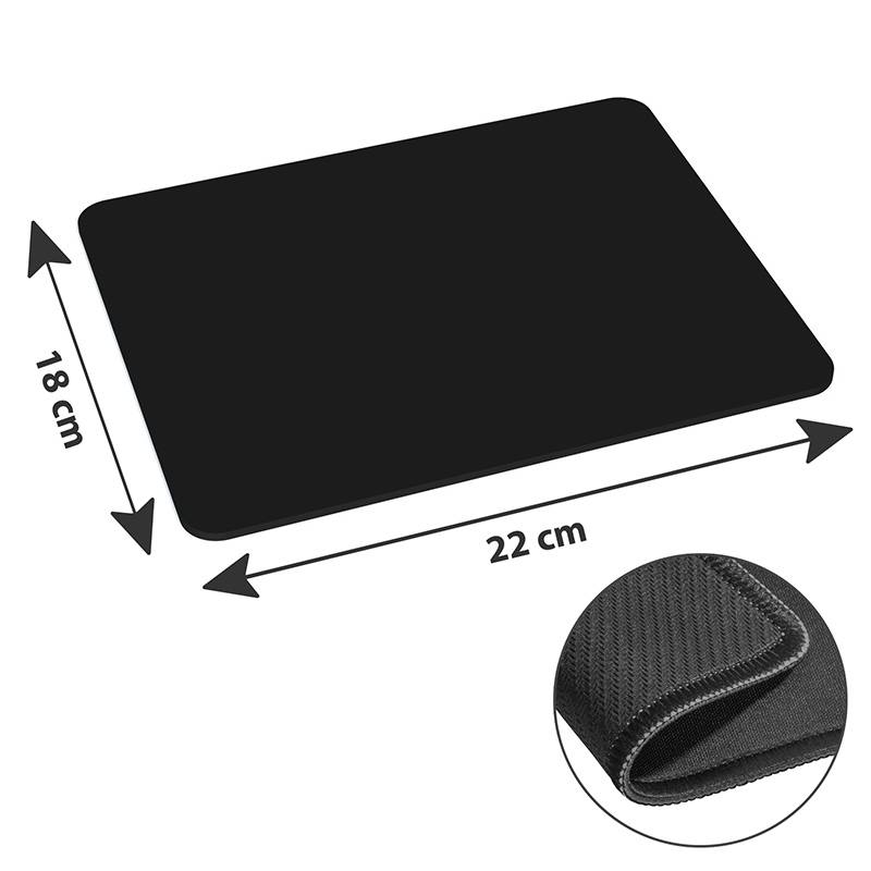 Ein schwarzes rechteckiges Mousepad wird gezeigt mit beschrifteten Abmessungen: 22 cm breit und 18 cm hoch. Eine Detailansage hebt den strukturierten Rand hervor.