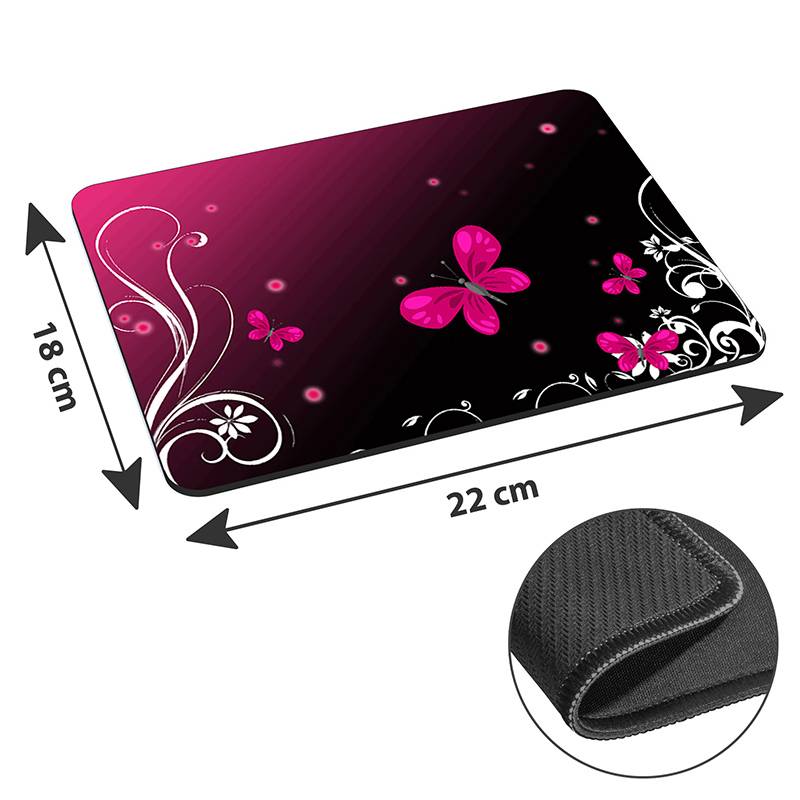 Rechteckiges Mousepad mit einem Schmetterlings-Design in Rosa und Schwarz, misst 22 cm x 18 cm. Einsetzer zeigt rutschfeste Gummi-Rückseite.