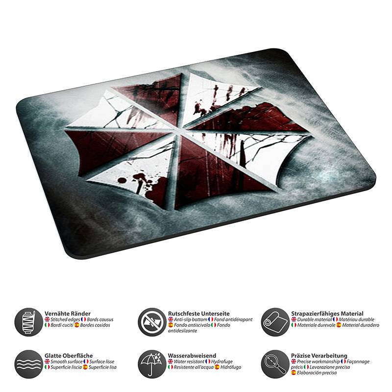 Rechteckige Mausunterlage mit einem roten und weißen geometrischen Muster, das einem Schirm-Logo ähnelt. Symbole darunter zeigen robuste und wasserabweisende Eigenschaften an.