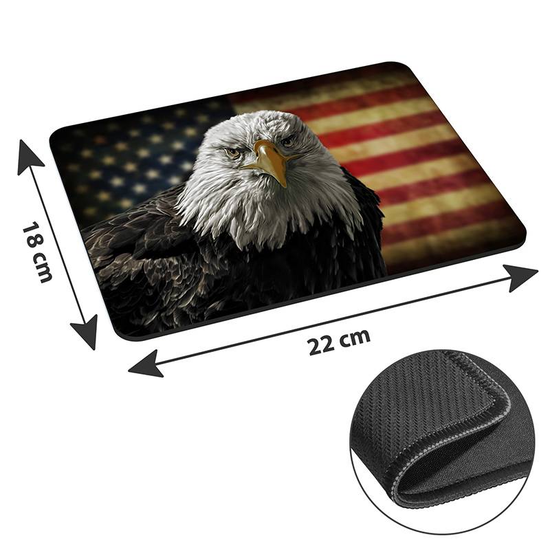 Mousepad mit Adler auf US-Flagge, 22x18 cm, rutschfeste Rückseite.
