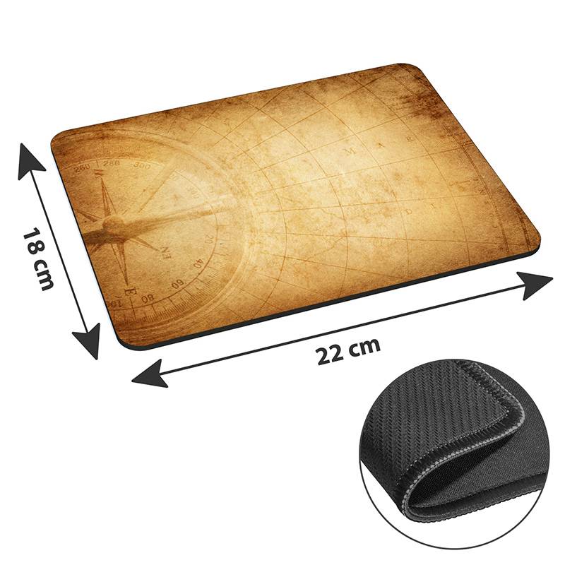 Mauspad mit einem Design eines Antiquitätenkarten-Motivs, misst 22 cm x 18 cm. In der unteren Ecke ist eine rutschfeste Rückseite aus Gummi eingesetzt.