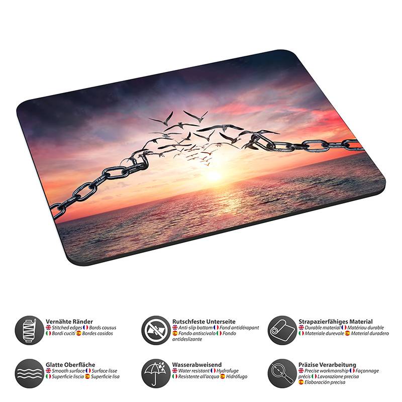 Eine Mausunterlage zeigt ein Bild einer zerbrochenen Kette, die sich zu Vögeln formt, die auf einen Sonnenaufgang über dem Ozean zufliegen und damit Freiheit symbolisieren.