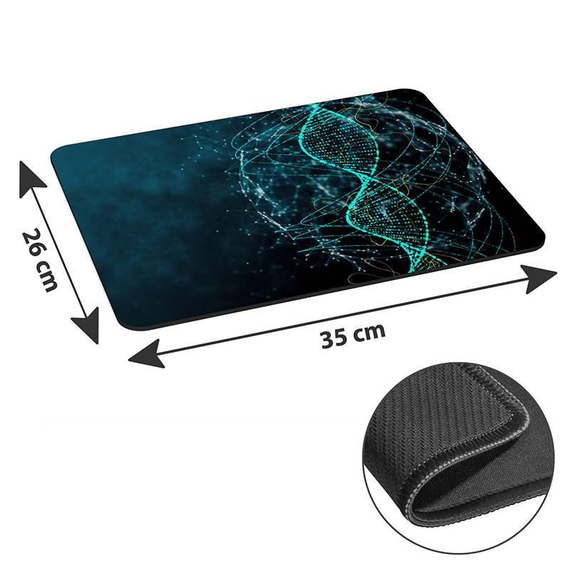 Ein rechteckiges Mousepad, 35 cm x 26 cm groß, zeigt ein digitales DNA-Strang-Design und eine Nahaufnahme seiner strukturierten Gummirückseite für optimalen Grip.