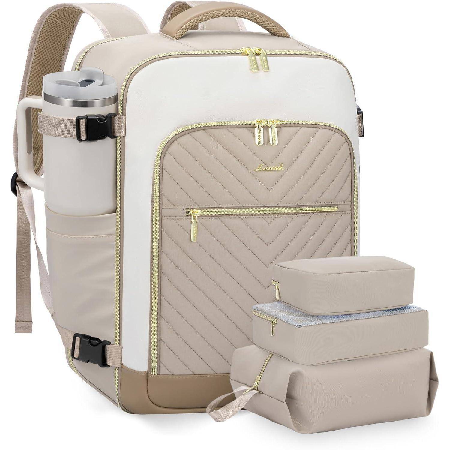 Ein stilvoller Rucksack in Beige und Weiß mit modernem Design, ausgestattet mit einer Fronttasche und zwei Seitenfächern, versehen mit drei passenden Beuteln.
