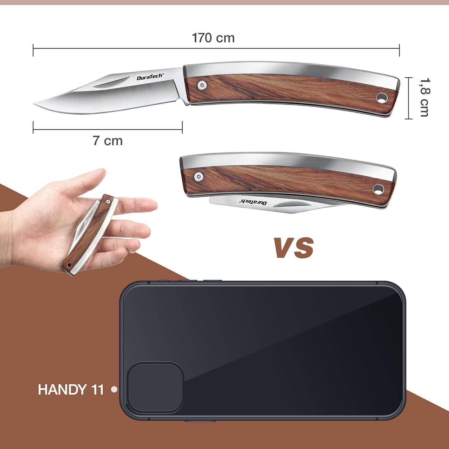 Duratech' Messer mit Holzgriff, 18 cm geöffnet, 7 cm geschlossen, in Größe verglichen mit einem Smartphone und einer Hand, um die Tragbarkeit zu verdeutlichen.