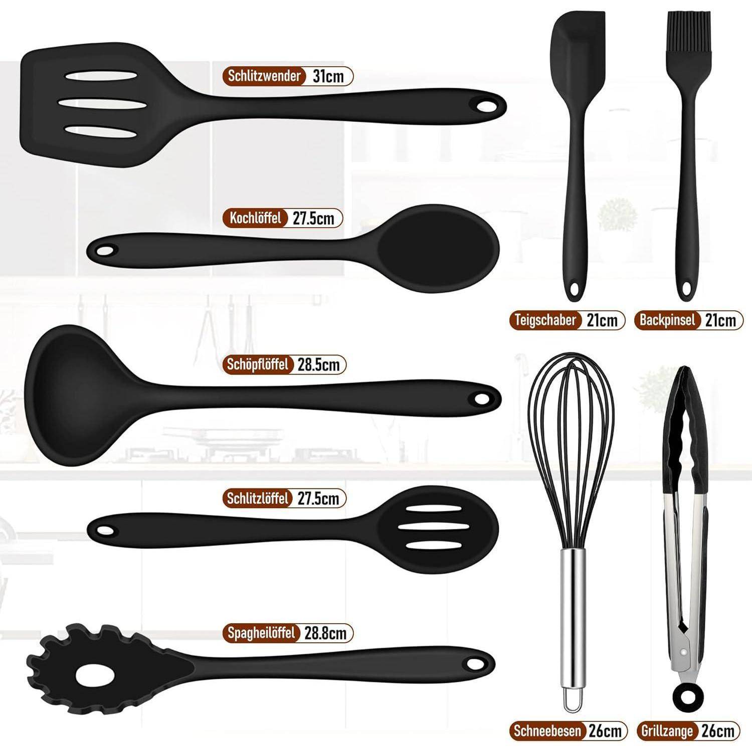Verschiedene schwarze Küchenutensilien mit Maßangaben: Pfannenwender (31 cm), Löffel (27,5 cm), Schöpfkelle (28,5 cm), Schneebesen (27 cm) und Zange (26 cm).