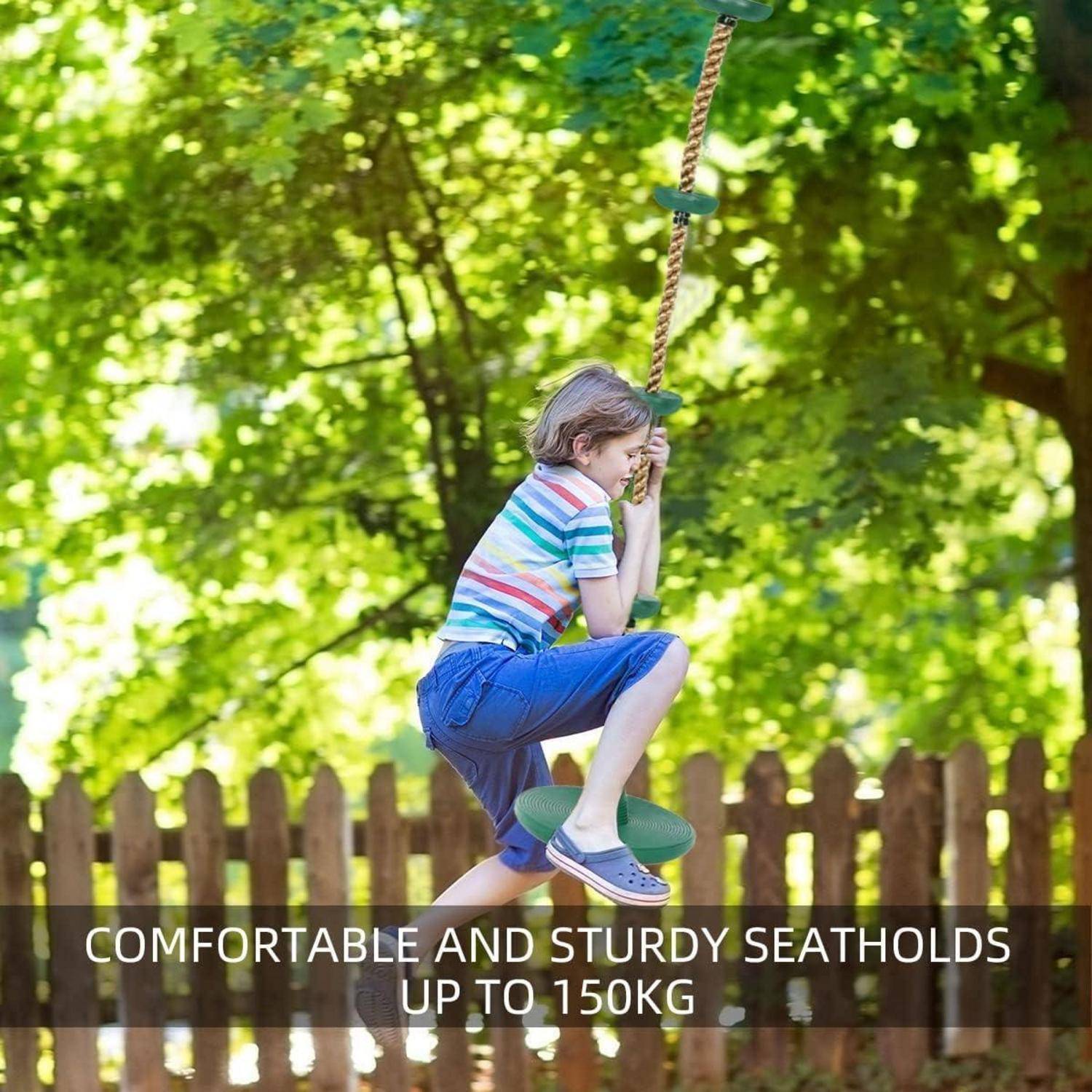 Ein Kind schwingt an einem Seilschaukel in einem sonnigen Garten. Text lautet: „Komfortabel und robust - hält bis zu 150 kg