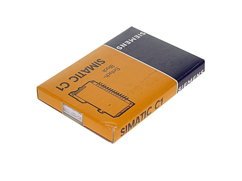 Das Bild zeigt eine geschlossene orange-schwarze Box mit der Beschriftung 'SIMATIC C1' und der 'Siemens' Markenbezeichnung, was auf eine Verpackung für einen Simatic-Block hindeutet.