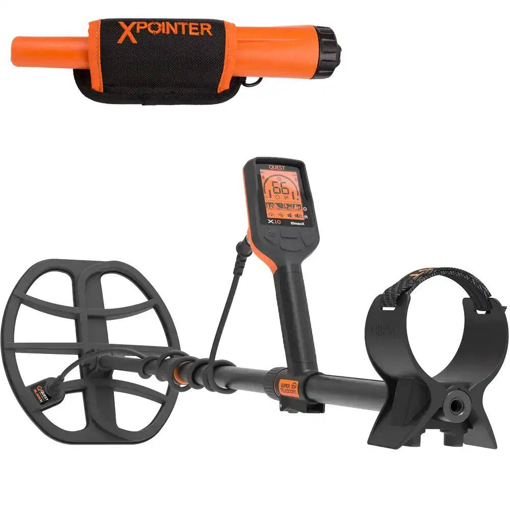Metalldetektoren mit orangefarbigem XP POINTER Pinpointer, Kontrolleinheit, Schaft, Suchspule und Armmanschette auf weißem Hintergrund.