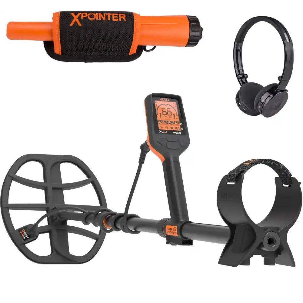 Metalldetektoren-Set mit Kontrolleinheit, Suchspule, Kopfhörern, Armmanschette und orangefarbenem Pinpointer-Zubehör.