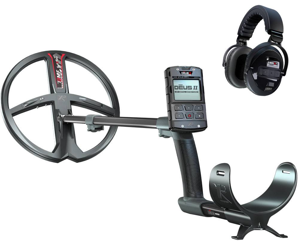 Das Bild zeigt einen modernen Metalldetektor mit einem digitalen Display und Kopfhörern, der für die Schatzsuche konzipiert ist.