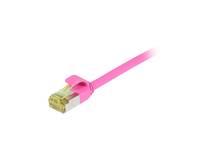 Rosa Ethernet-Kabel mit RJ45-Stecker auf weißem Hintergrund