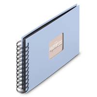 Ein spiralgebundenes blaues Notizbuch mit einem rechteckigen Ausschnitt auf dem Einband, der das Wort 'Happiness' zeigt.