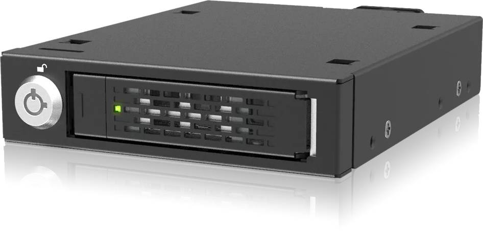 Ein schwarzes optisches Laufwerk mit einer perforierten Frontblende, konzipiert für den Einbau in einen Computer, präsentiert vor einem weißen Hintergrund.