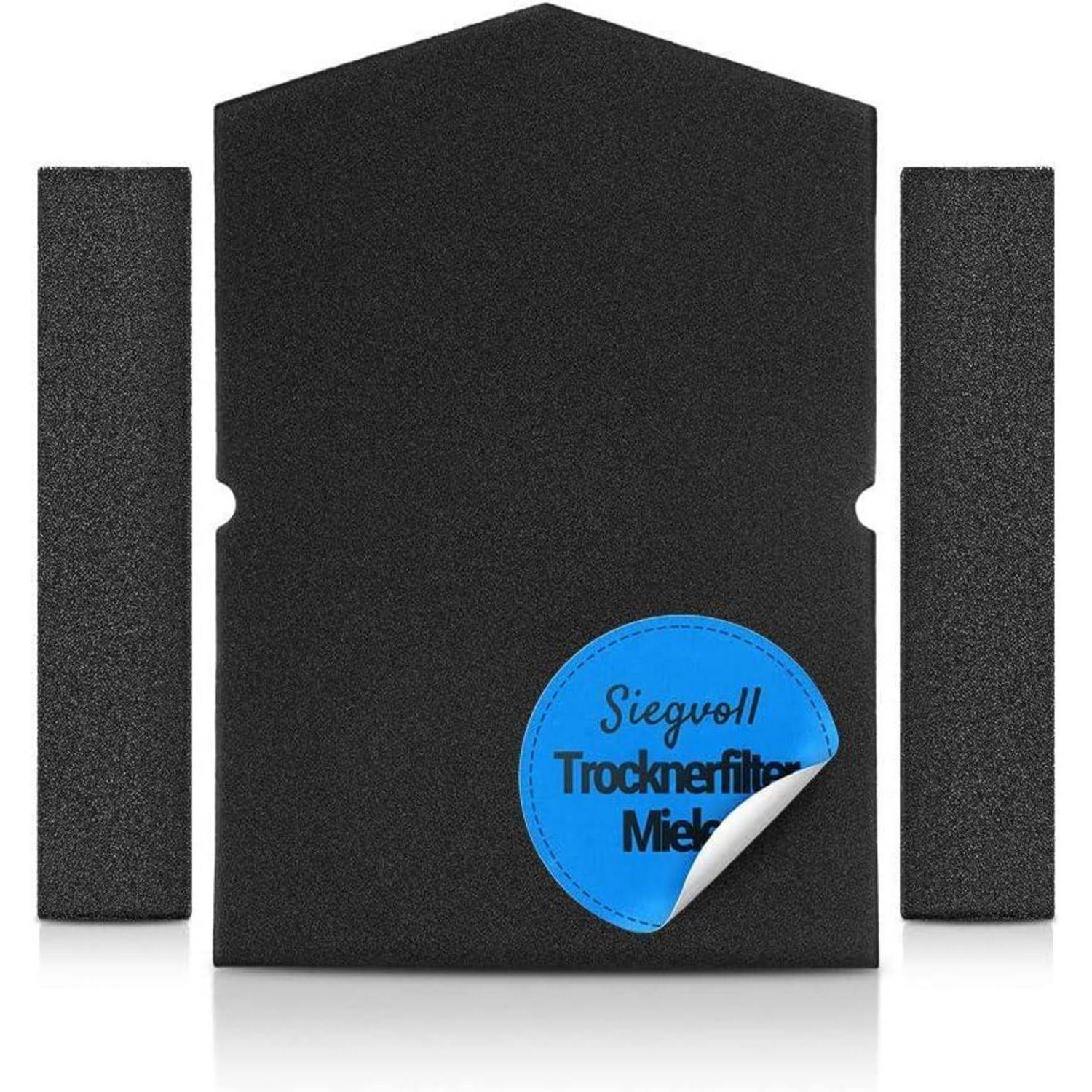 Ein Set von drei schwarzen Staubsaugerfiltern mit einem blauen Kreisetikett in deutscher Sprache, das Marke und Typ anzeigt, auf einem weißen Hintergrund.