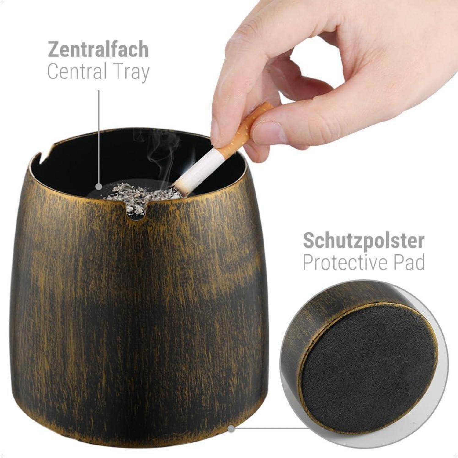 Eine Hand legt eine brennende Zigarette in einen goldenen Aschenbecher mit einem zentralen Fach für Asche und einem Schutzpolster am Boden. Text: 'Zentralfach' und 'Schutzpolster'.