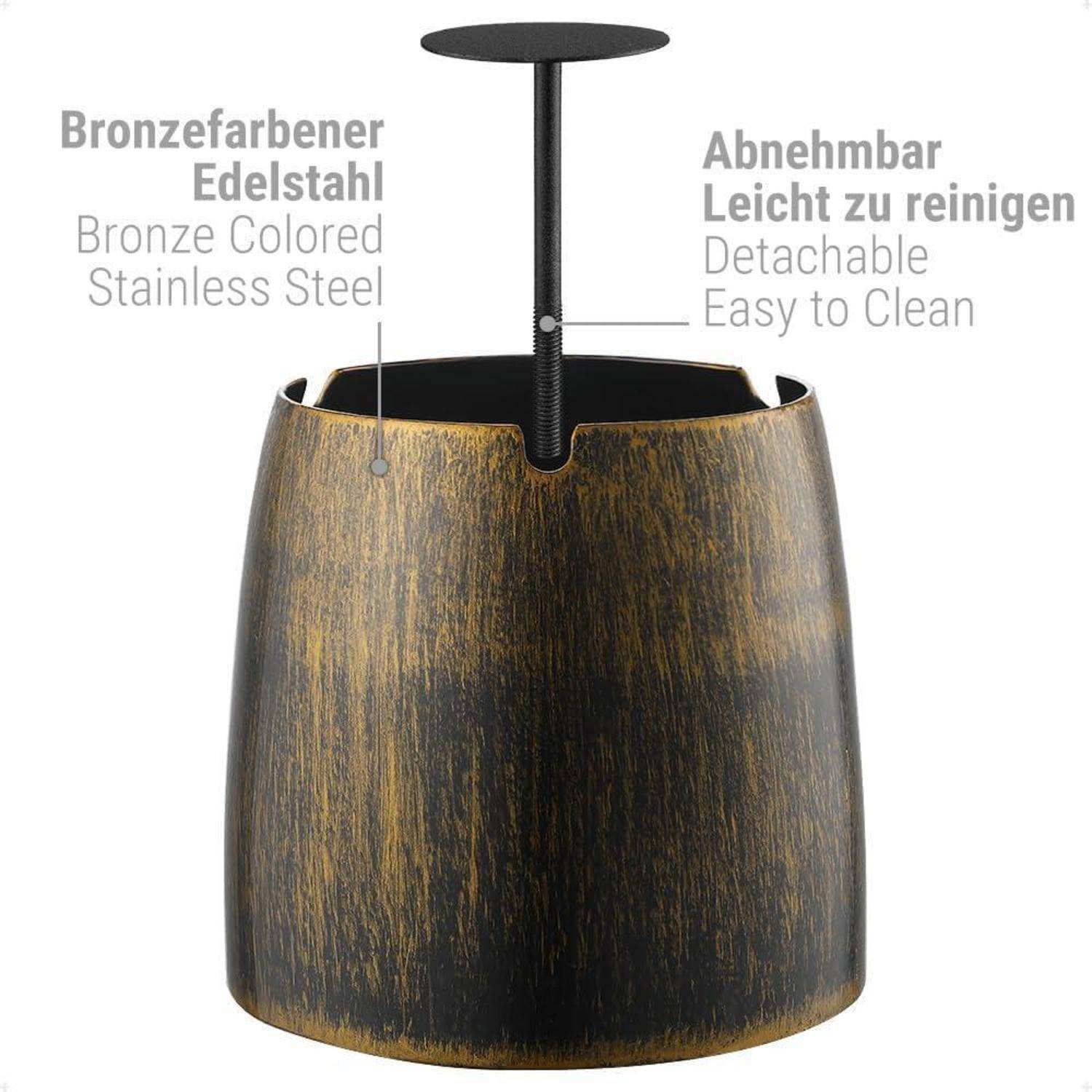 Eine Metallpresse mit bronzefarbener Edelstahlhaube und abnehmbarer Funktion für einfache Reinigung wird vor einem weißen Hintergrund gezeigt.