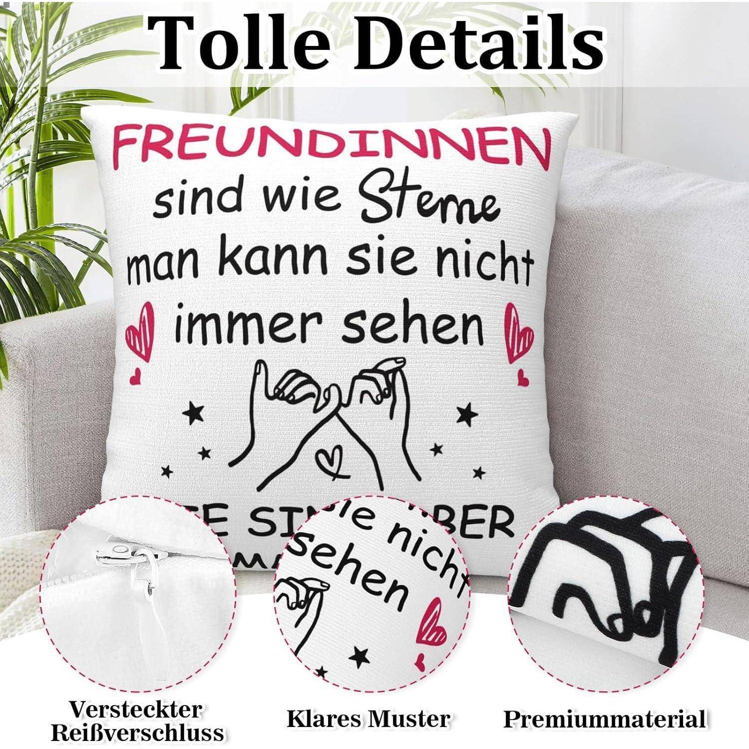 Ein Zierkissen mit Text auf Deutsch liest sich 'Freundinnen sind wie Sterne, man kann sie nicht immer sehen.' Es zeigt eine Handgeste und Herzsymbole.