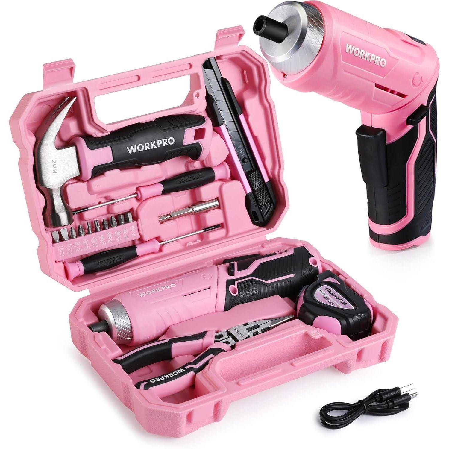 Pink Werkzeugset mit einem kabellosen Schraubendreher, Hammer, Maßband, Cuttermesser und verschiedenen Schraubendreher-Bits in einem Kunststoffkoffer.