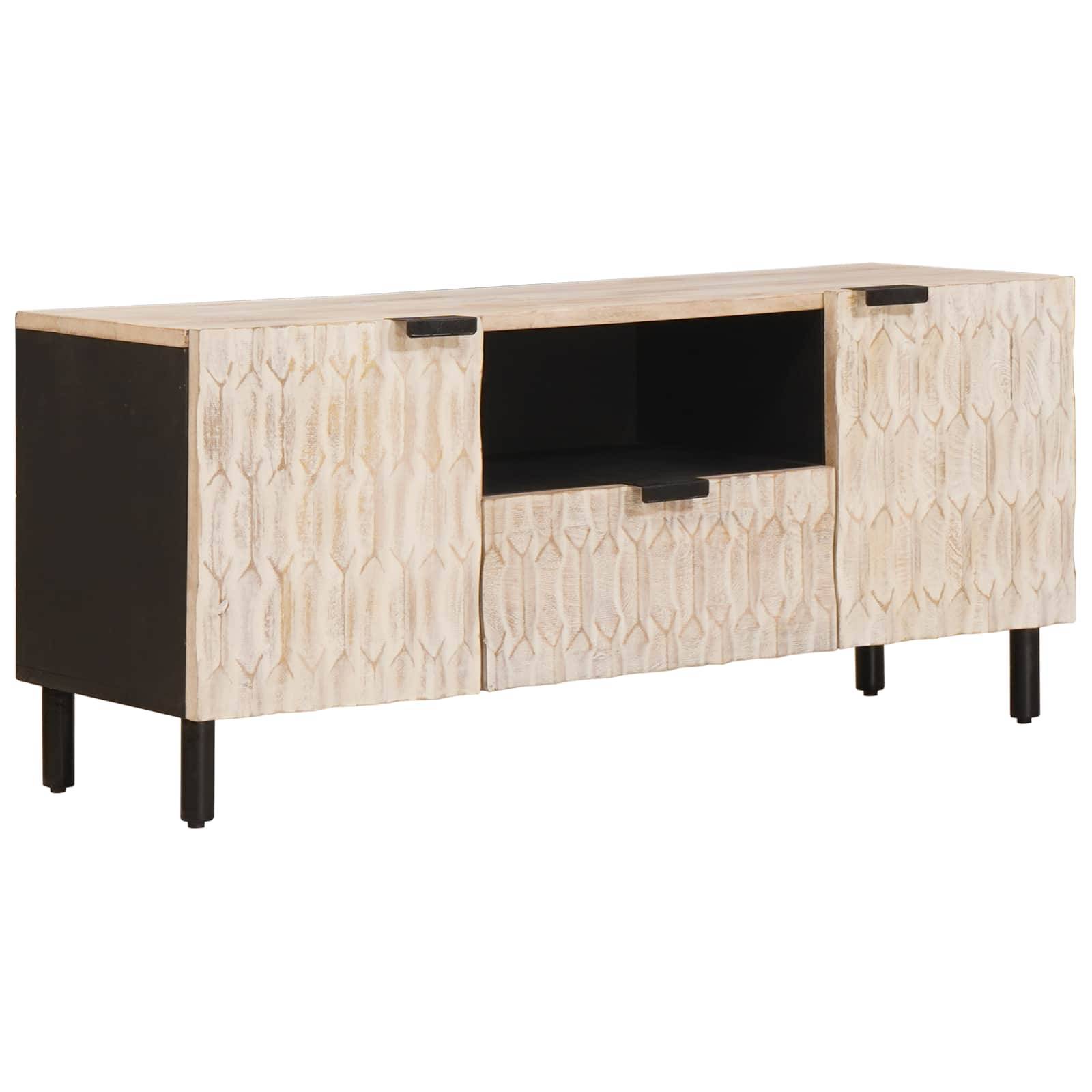 Holzsideboard mit geometrischem Muster auf Türen und Schublade, offenem mittlerem Regal, schwarzen Akzenten und Beinen, geeignet für Aufbewahrung.