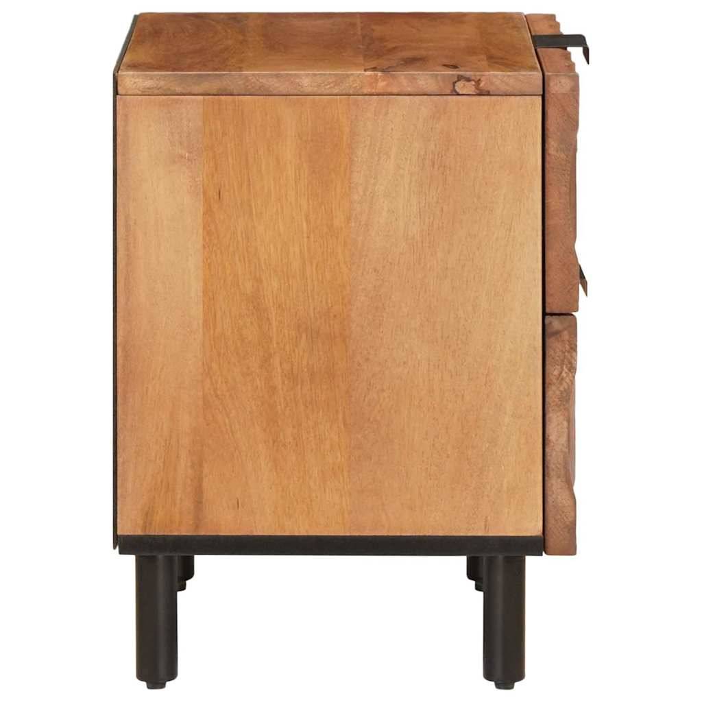 Beistelltisch aus Holz mit Blockdesign, sichtbarer Holzmaserung und natürlicher Kante, gestützt von vier kurzen, schwarzen Beinen.