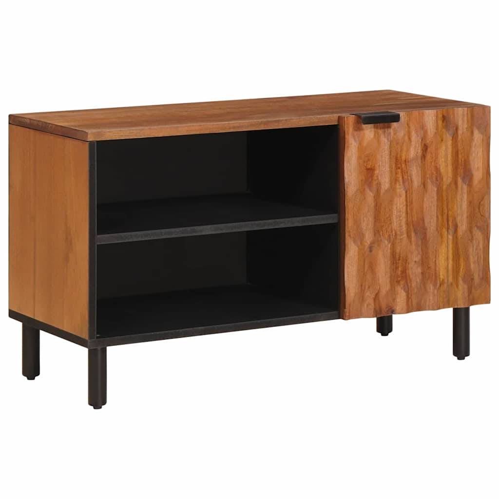 Ein Holzsideboard mit zwei offenen Regalen und einer texturierten Tür auf der rechten Seite, ausgestattet mit schwarzen Metallfüßen und einem minimalistischen Design.