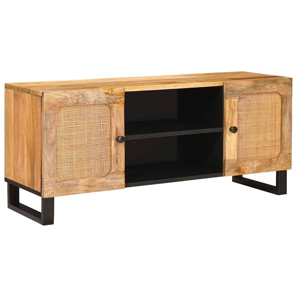 Ein Fernsehtisch aus Holz mit natürlicher Oberfläche verfügt über zwei strukturierte Türen, zwei schwarze offene Regale in der Mitte und schwarze Metallfüße.