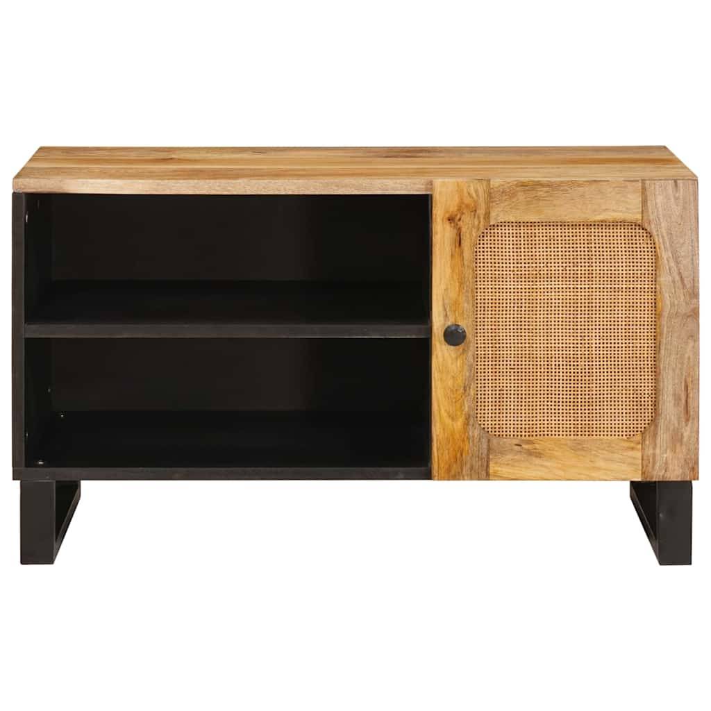 Ein kleiner, leichter Fernsehtisch aus hellem Holz mit einem offenen Regal und einer Schranktür auf der rechten Seite, die eine Rattanfront und einen schwarzen Knopf aufweist.