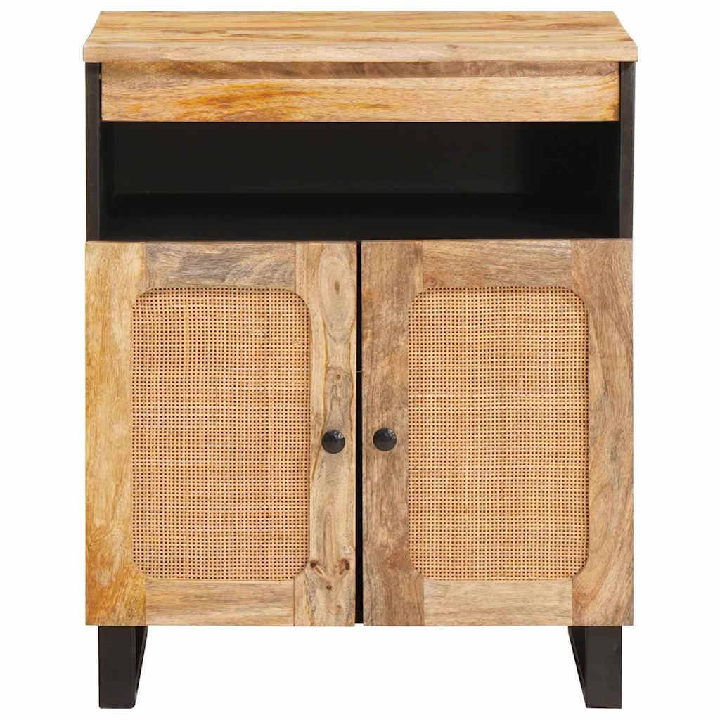Ein Holzschrank mit zwei Türen mit geflochtenen Rattanpaneelen und einem einzelnen offenen Regal oben. Geeignet für die Lagerung in Wohnbereichen.
