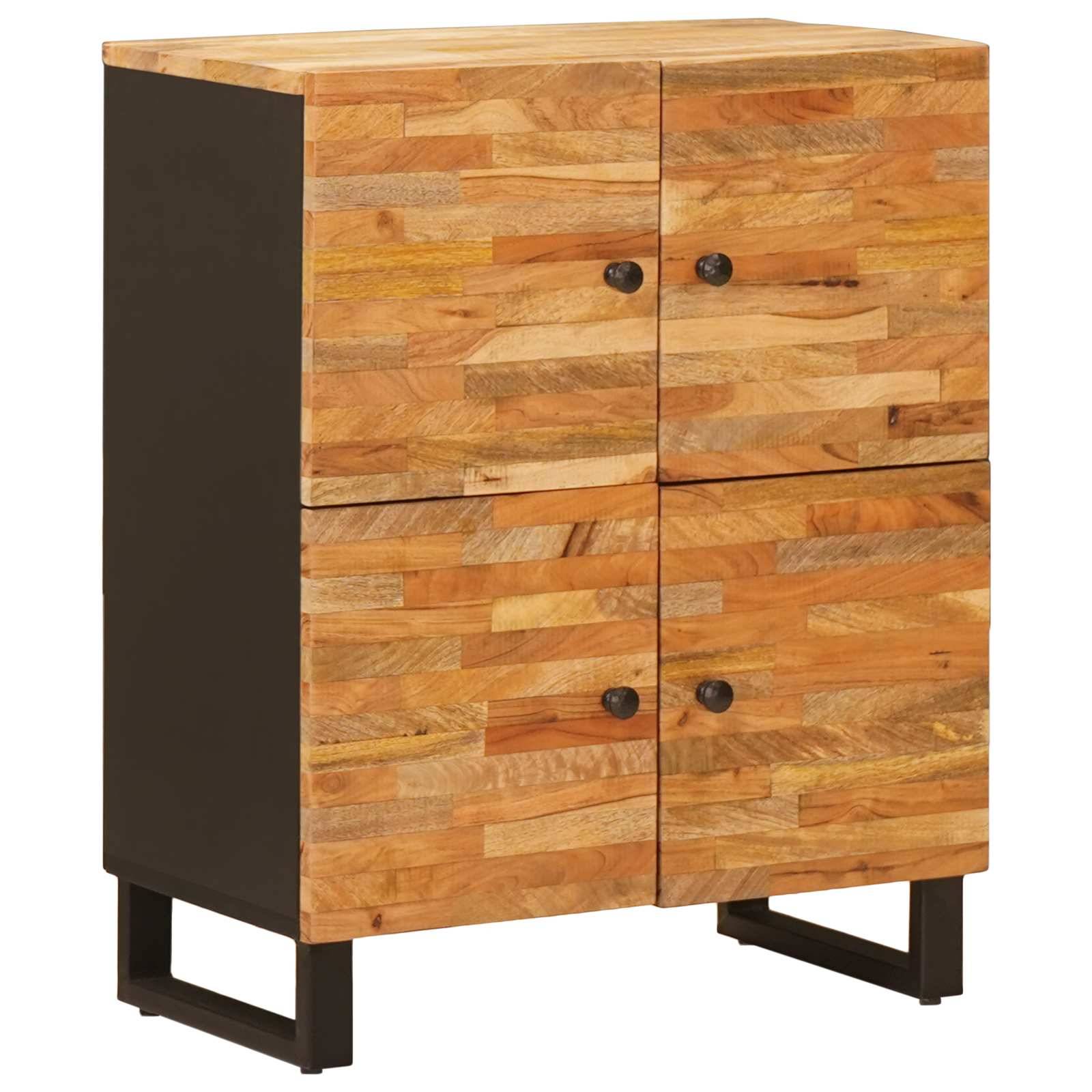 Holzschrank mit vier Türen und schwarzen Metallbeinen, dargestellt auf weißem Hintergrund.