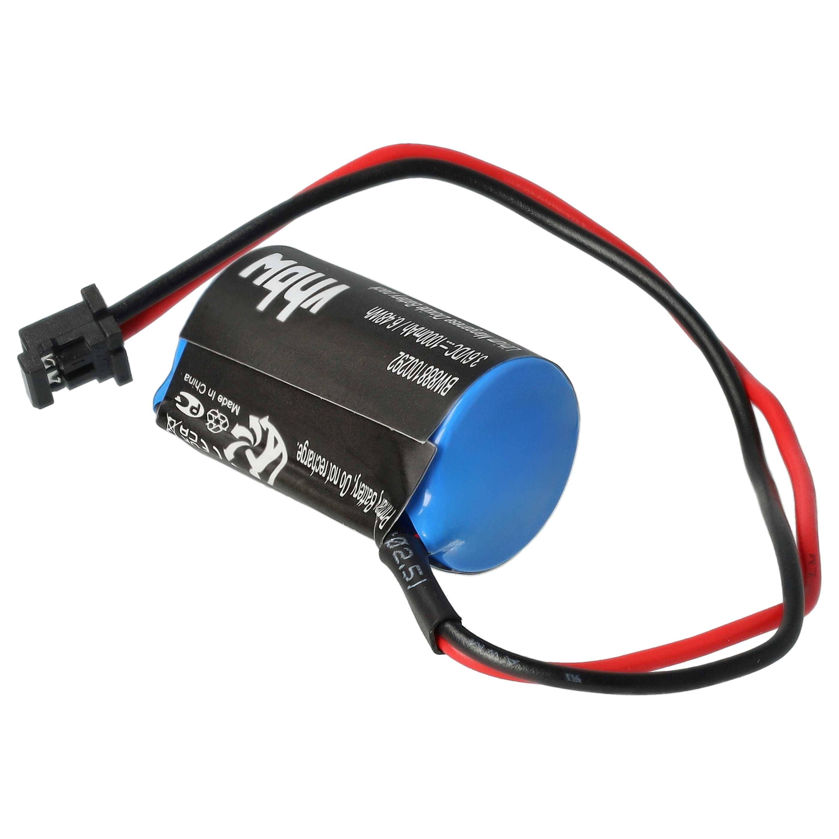 Eine zylindrische blaue Batterie mit schwarzen und roten Kabeln, an einem Ende angeschlossen. Eingravierter Text auf der Oberfläche der Batterie liefert Spezifikationen.