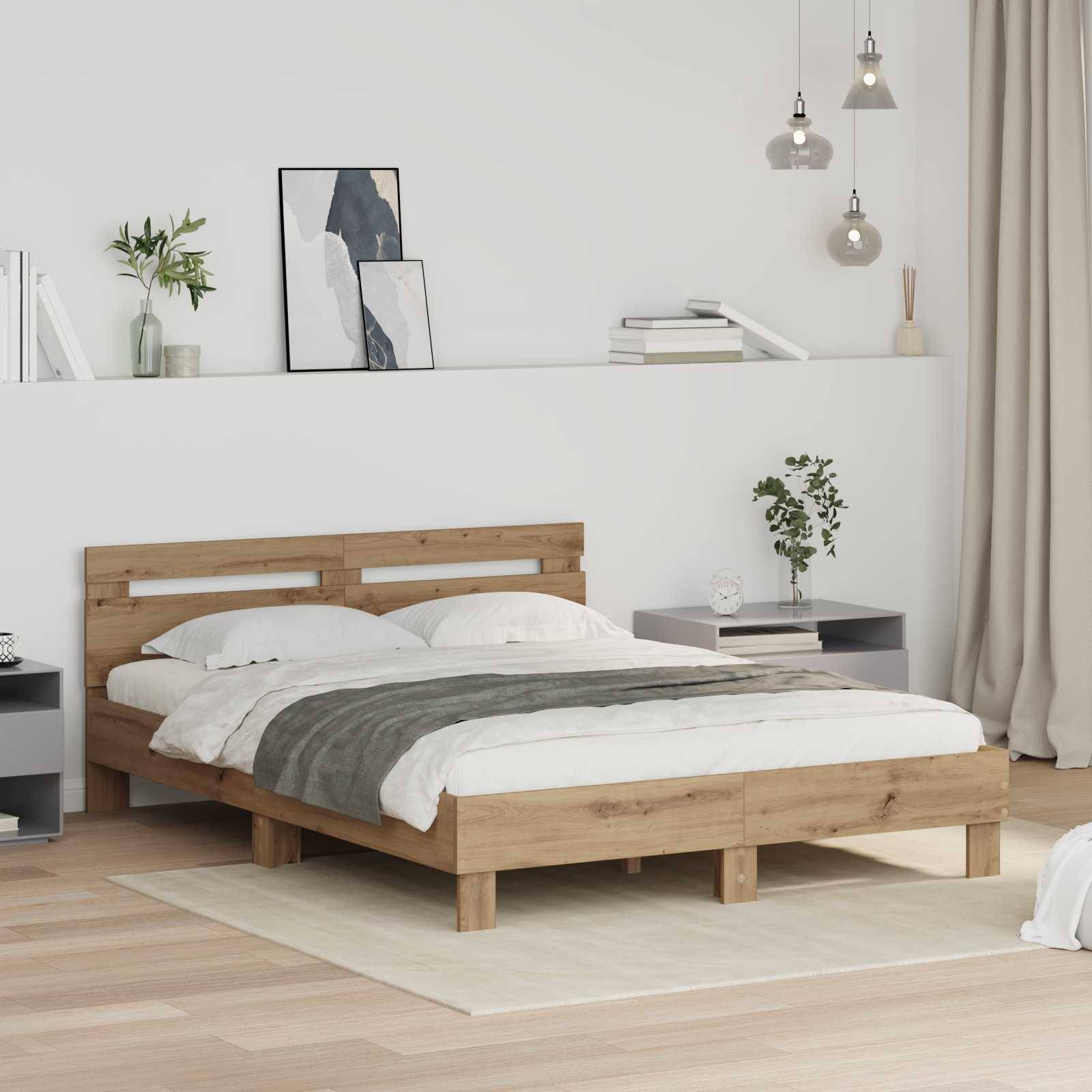 Ein modernes Schlafzimmer mit einem Holzbett, weißer und grauer Bettwäsche, zwei Nachttischen, einem hellen Holzboden und dekorativer Kunst an einer weißen Wand.