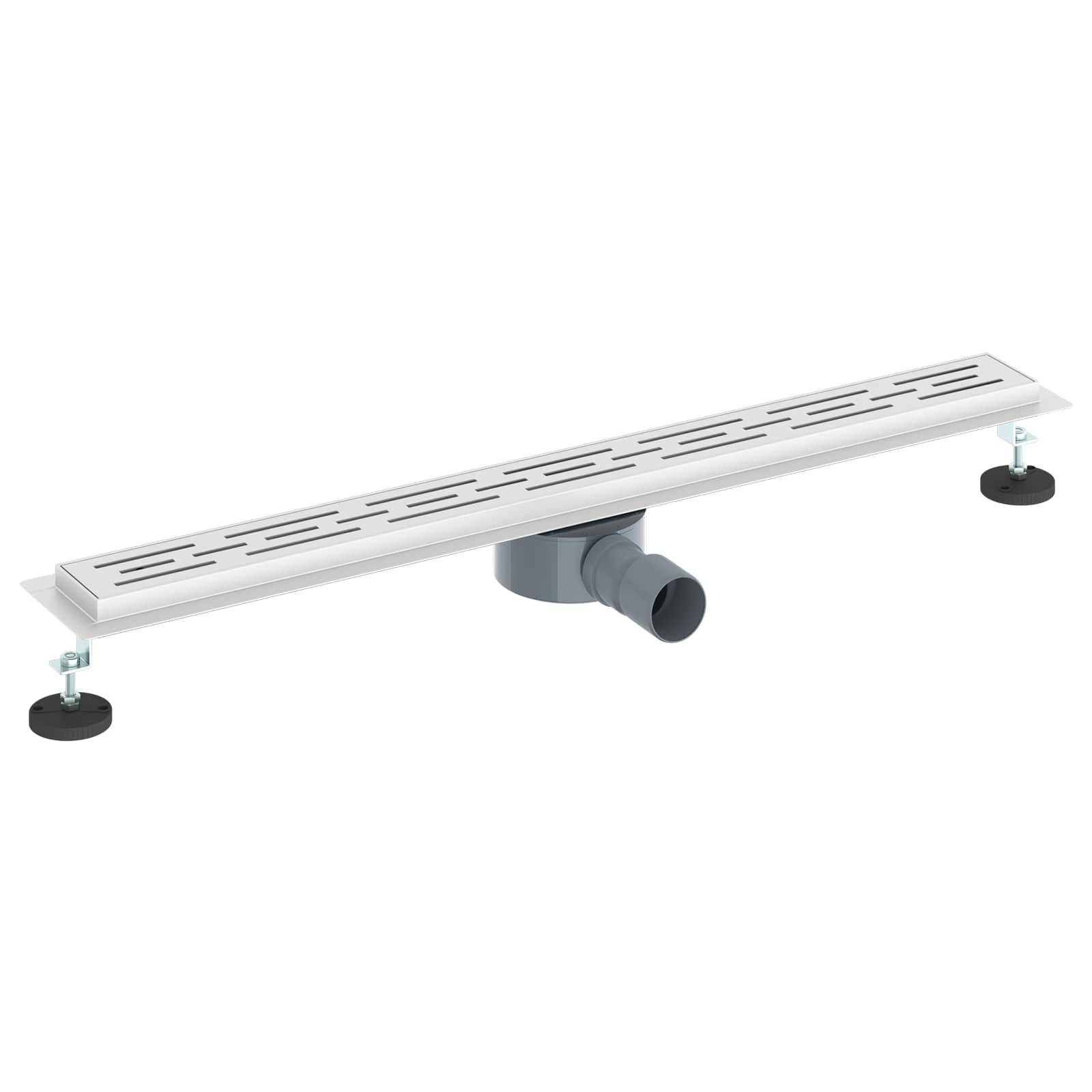 Eine lineare Duschrinne mit einem geschlitzten Edelstahlrost, ausgestattet mit verstellbaren Nivellierungsfüßen und einem zentralen Ablaufrohr-Ausgang.