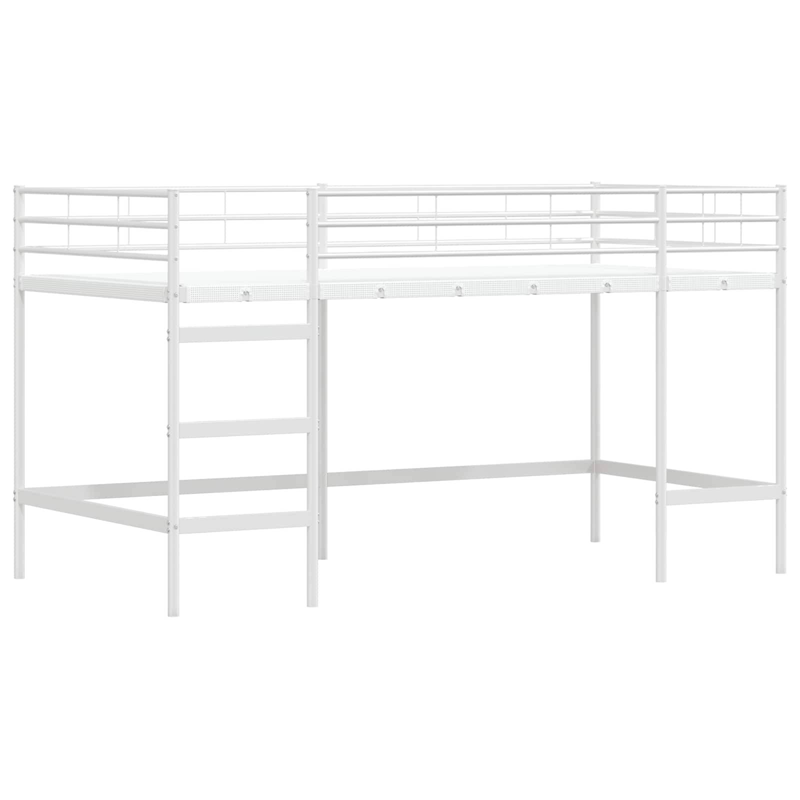 Ein weißes Metallhochbett mit integrierter Leiter auf der linken Seite. Das Design ist minimalistisch und ermöglicht Platz darunter für zusätzliche Nutzung.