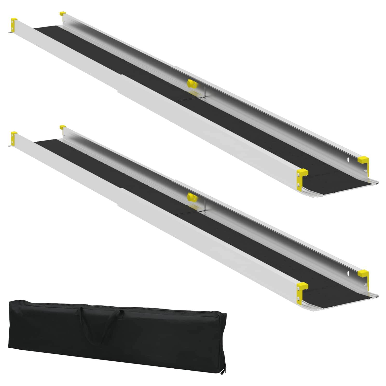 Mobile Rollstuhlrampen mit gelben Sicherheitskanten, die ausgefahren gezeigt werden und mit einer schwarzen Tragetasche darunter kombiniert sind.